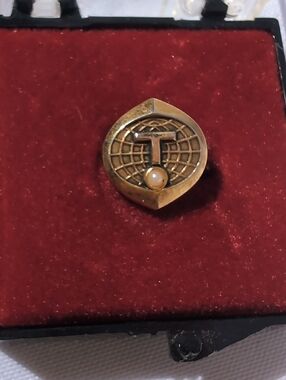 Vintage Tupperware Service Pin